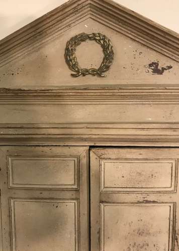 19th Century English Wall Cabinet With Wonderful Classical Design