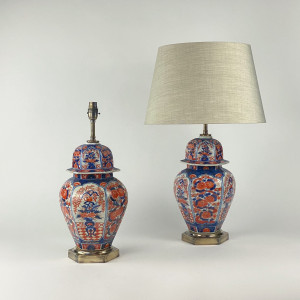 Pair Of Small Red Antique Hexagonal Imari Lamps On Antique Brass Bases With Very Minor Old Wear And Small Chips (T7605)